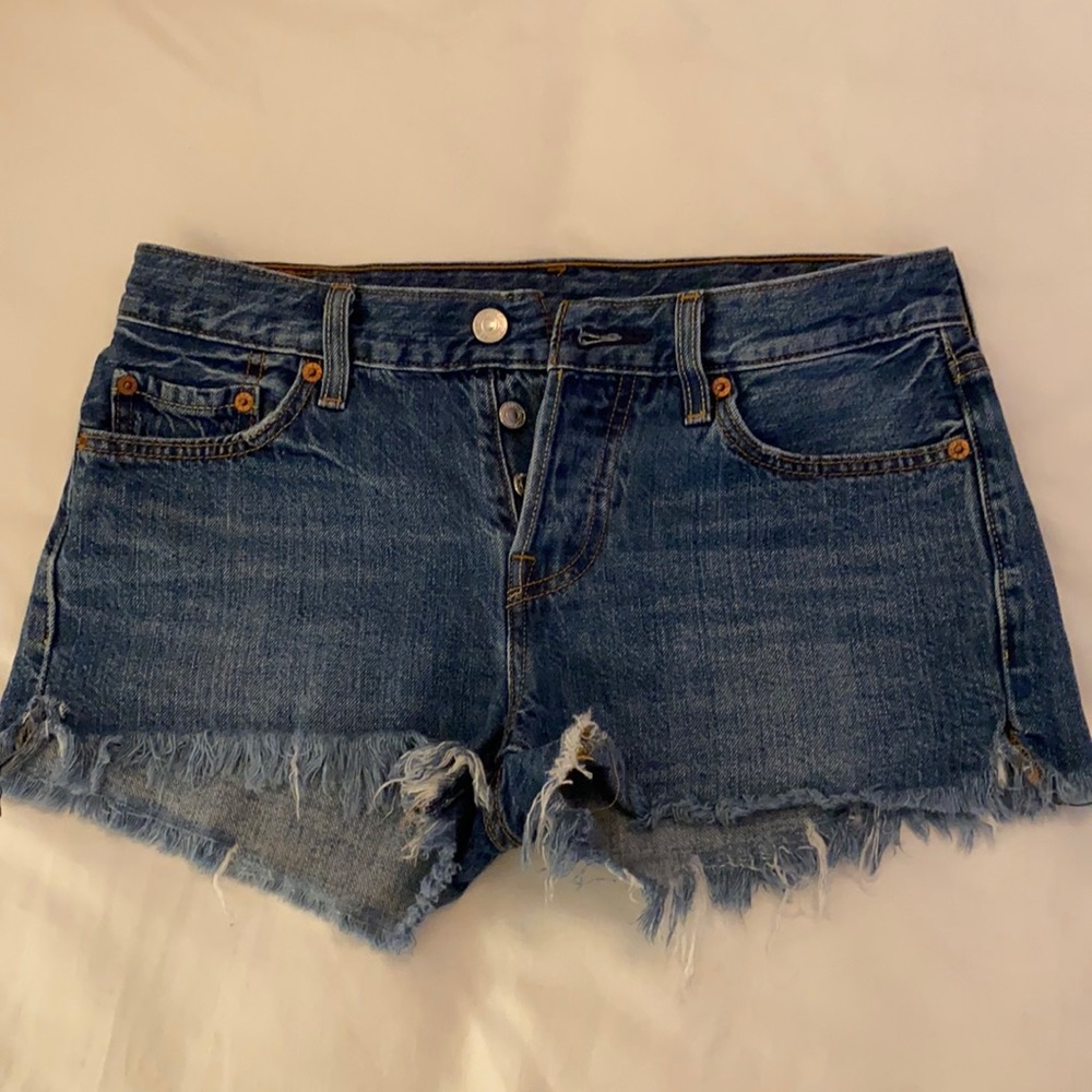 Levi Cutoff Shorts